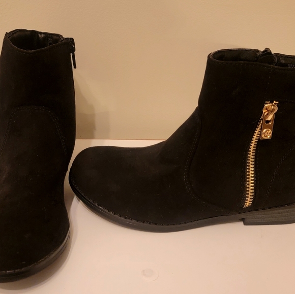 MICHAEL KORS GIRLS LOW RISE SUEDE BOOTS - Picture 1 of 12